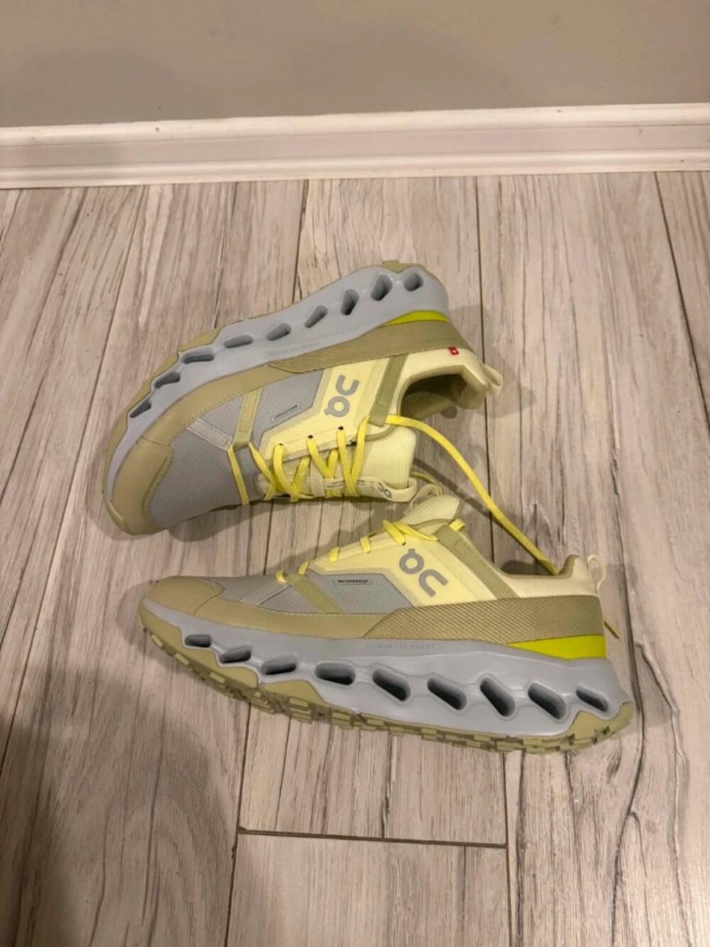 Women’s On CloudTec Phase Yellow Grey Hiking Shoes US 9.5
